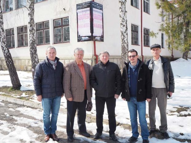 In-fata-Filialei-Maramures-a-Bibliotecii-Hasdeu-din-Chisinau