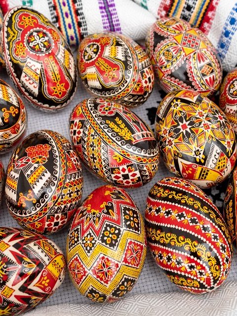 Ouă încondeiate din Ulma-Suceava la Expozitia cu vanzare „Ouă încondeiate” din Iasi, 17-18 aprilie 2021. Foto Sergiu Ciubotariu 2021