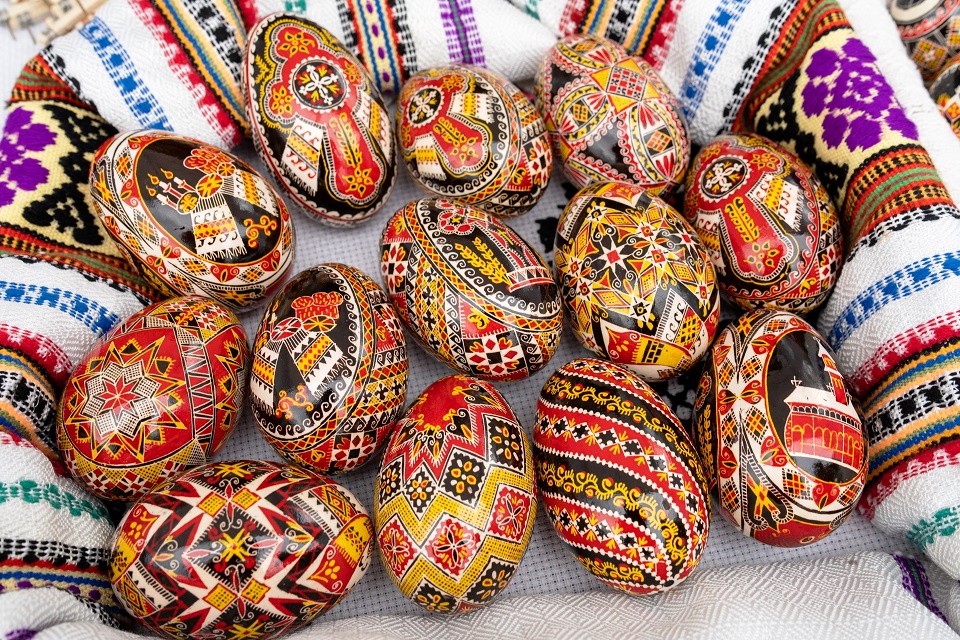 Ouă încondeiate din Ulma-Suceava la Expozitia cu vanzare „Ouă încondeiate” din Iasi, 17-18 aprilie 2021. Foto Sergiu Ciubotariu 2021