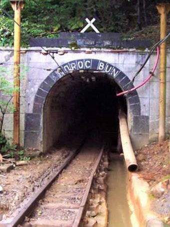 In-lumea-celor-fara-cer