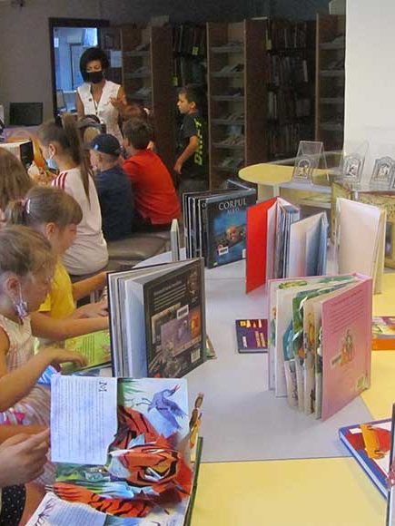 Tabăra de vară CREATIV-INTERACTIV-2021 la Biblioteca Judeţeană 01