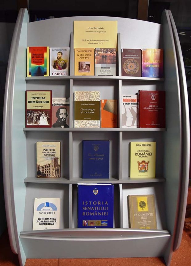 Expoziție de carte – 98 de ani de la nașterea istoricului Dan Berindei (3 noiembrie 1923)