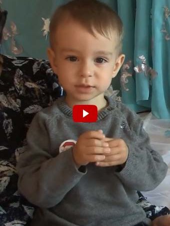 Video Vladimir Filip (2 ani şi 7 luni), recită poezia Ninge de Otilia Cazimir