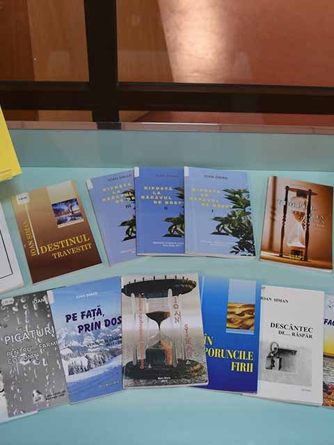 Vitrină de carte 90 de ani de la naștere Ioan Șiman (BJPD 11 aprilie 1932)