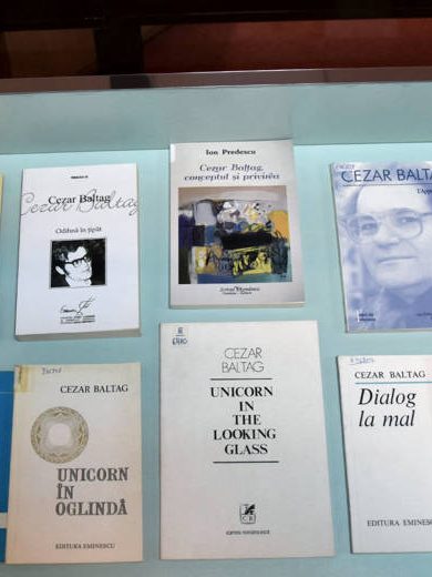 20 de ani de la moartea poetului Cezar Baltag – Vitrină de carte la BJPD 26-05-2022