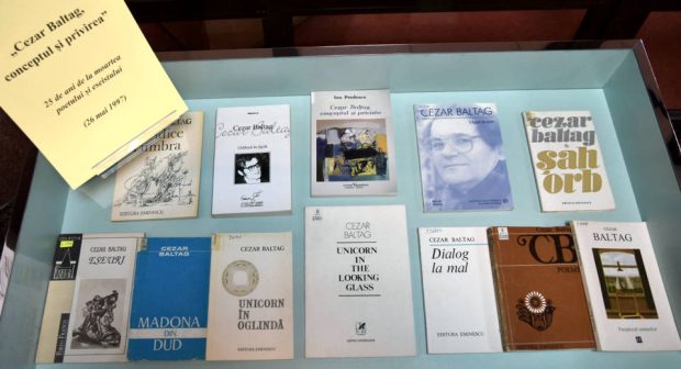 20 de ani de la moartea poetului Cezar Baltag – Vitrină de carte la BJPD 26-05-2022