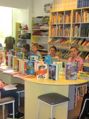 Elevii de la Școala Gimnazială 18 la bibliotecă, 23 mai 2022