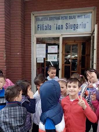 Preșcolari de la Grădinița Floare de Colț în vizită la Filiala Siugariu a BJPD, 06.05.2022.jpg