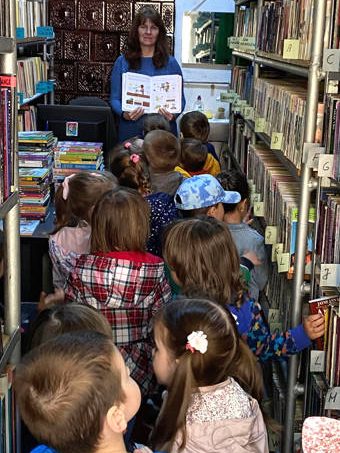 Preșcolari de la Grădiniţa Nr. 9 în vizită la Filiala ”Iorga” 3 mai 2022