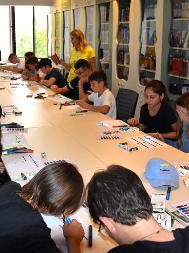 Copii de la cluburile CODE Kids în vizită la American Corner