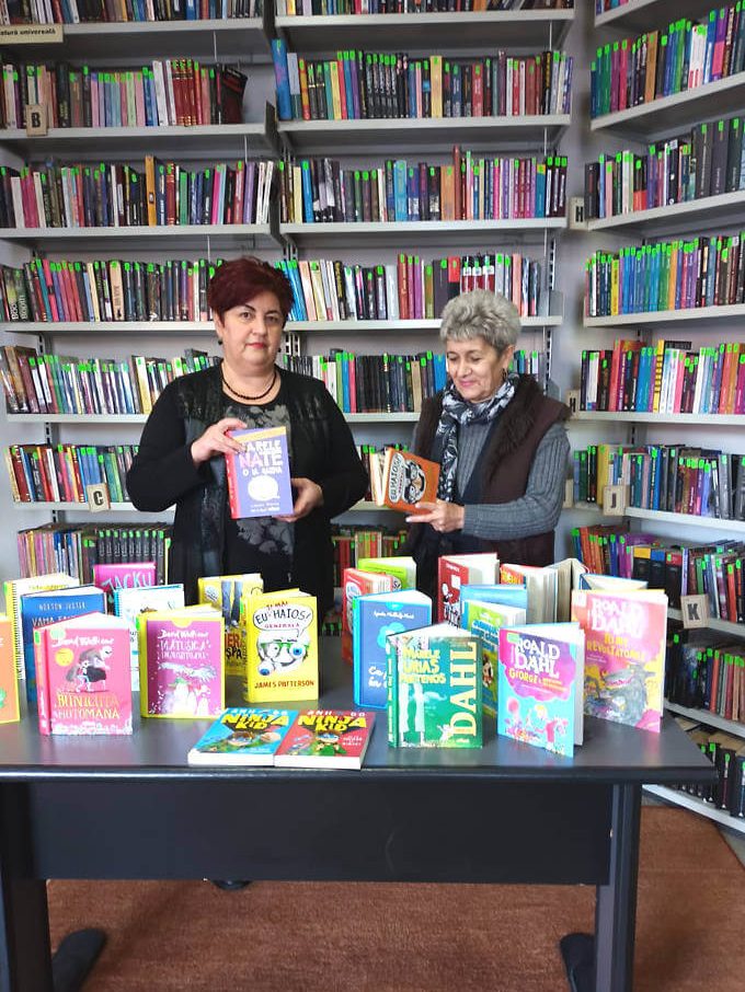 Bibliotecar Corina Șpan și Camelia Achim la Filiala Ion Șiugariu BJPD 08-12-22