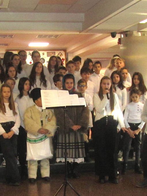 Colindători la Biblioteca Judeţeană „Petre Dulfu” 21-12-22