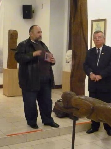 Vizita membrilor si presedintelui Academiei Romane in expozitia Atelierul sculptorului Gheza Vida