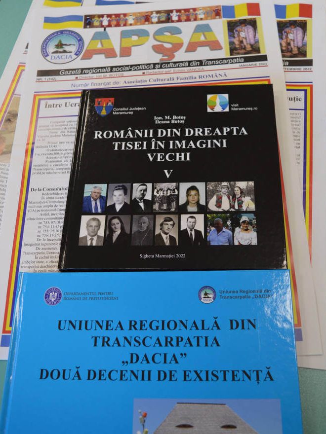 Prezentare de albume la Fondul Documentar al bibliotecii – BJPD-23-02-23