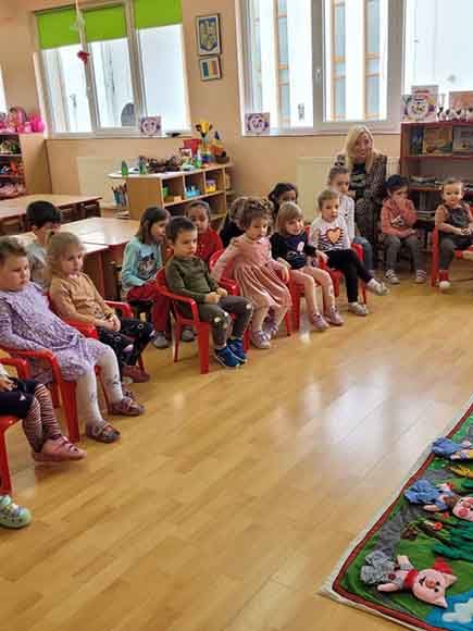 „Tolba cu cărţi şi poveşti” a ajuns la copiii din Tăuţii de Sus BJPD-23-03-23