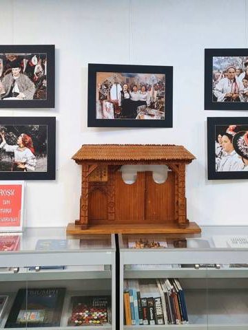 Vernisaj Roșu Tradițional Românesc, autor Ilie Tudorel