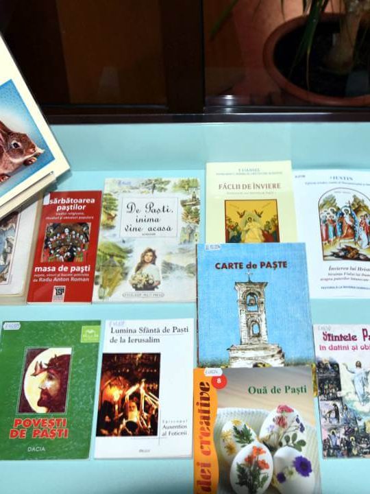 „Învierea lui Hristos – învierea vieții noastre” – vitrină de carte la BJPD 16-04-23