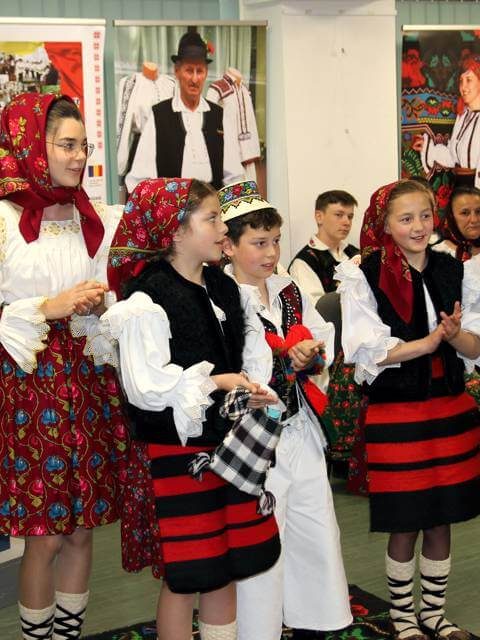 Biblioteca în veșminte populare – BJPD-16-05-23