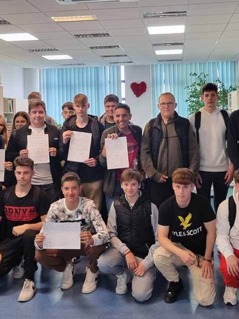 Exerciții de scriere creativă la biblioteca judeţeană „Petre Dulfu” 17-05-23