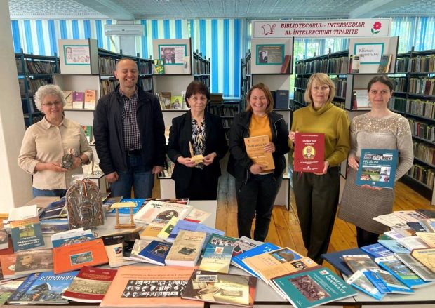 Un colț din Maramureș redat în cărți la Biblioteca Raională ”Dimitrie Cantemir” Ungheni