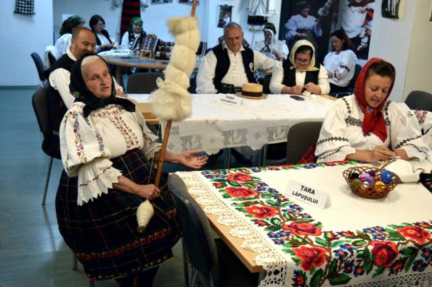 Vernisaj „România în straie tradiţionale”, autor Tudorel ILIE – BJPD-09-05-23