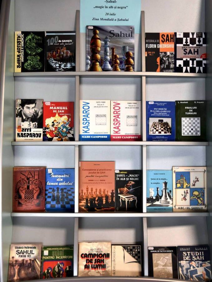 20 iulie – Ziua Mondială a Șahului – Expoziție de carte la BJPD 20-07-23