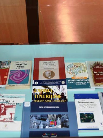 12 August Ziua Internațională a Tineretului – vitrină de carte la BJPD 12-08-2023