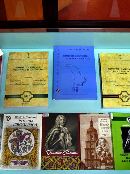 Dimitrie Cantemir – „un principe român în zorile luminilor europene” – Vitrină de carte la BJPD 21-08-23