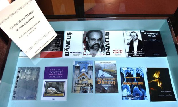 Ștefan Doru Dăncuș la ceas aniversar – 55 de ani – vitrină de carte la BJPD 04-08-23