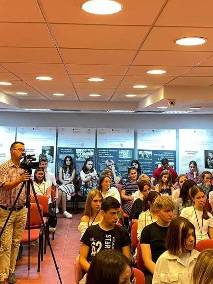 TABĂRA PUNTE – Aspecte din cadrul vizitei Bibliotecii Judeţene „Petre Dulfu”, 3 aug 2023