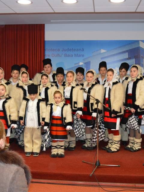 Ansamblul Folcloric „Florile Cosăului” – Festivalul „Colind la bibliotecă” – BJPD 14-12-2023