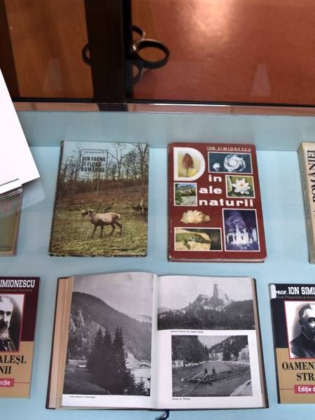 Ion Th. Simionescu – vitrină de carte realizată la Sala de lectură Carte curentă – Colecții speciale la BJPD 07-01-2023