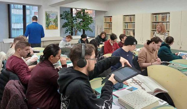 Sesiune de documentare la Compartimentul Colecții speciale