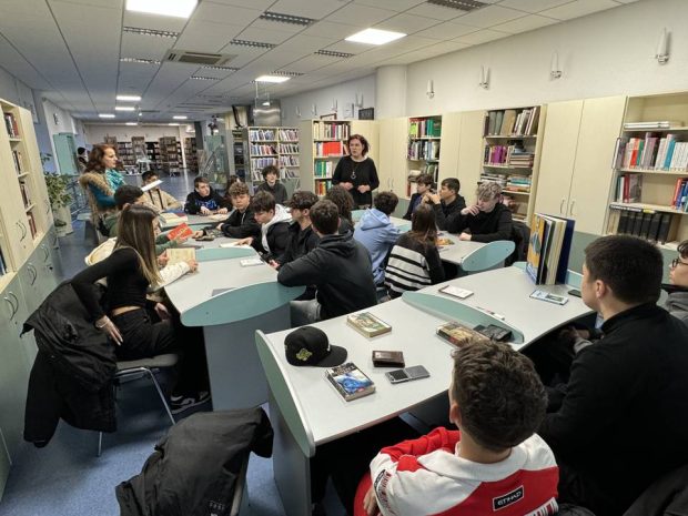 „Eminescu ne inspiră” – la Serviciul Împrumut carte pentru adulți – BJPD 16-01-2024