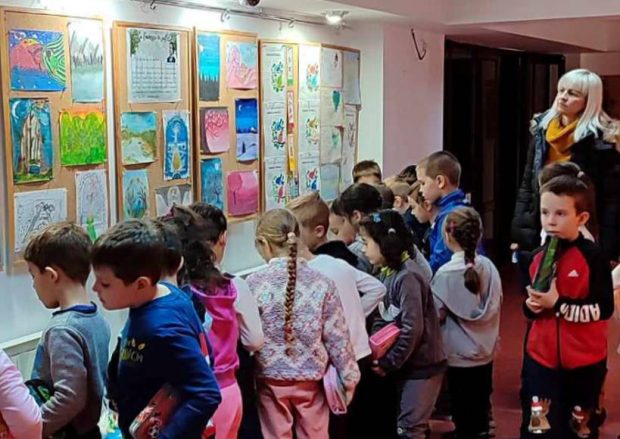 „Mihai Eminescu prin ochii copiilor” – Expoziții la Secția pentru copii – BJPD 15-01-2024