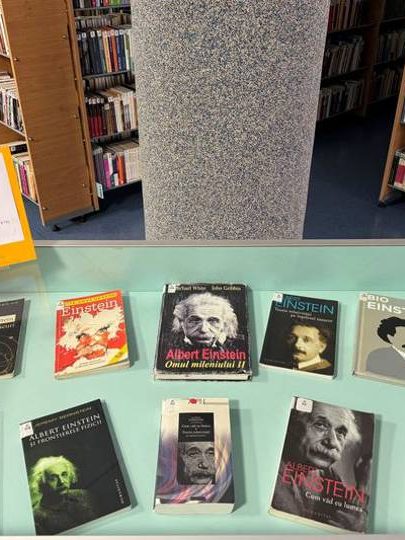 „Albert Einstein – Omul mileniului II” – 145 ani – Vitrină de carte la BJPD 14-03-2024