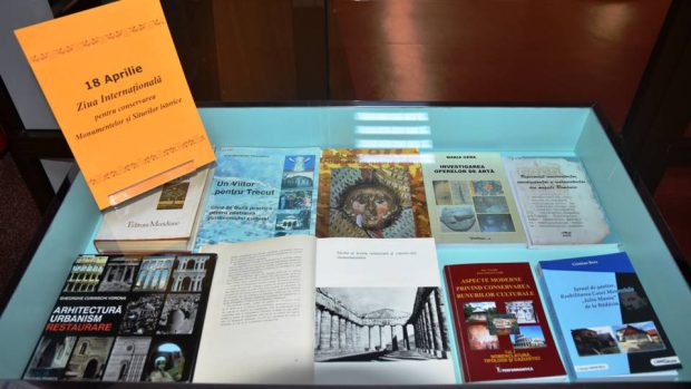 Ziua Internațională a Monumentelor și Siturilor Istorice – Vitrină de carte la BJPD 18 aprilie 2024