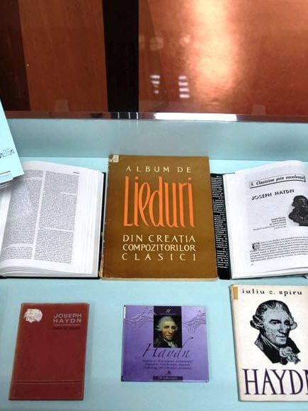Joseph Haydn – „un clasic al muzicii vieneze” – 215 ani de la moarte – vitrină de carte la BJPD 31-05-2024