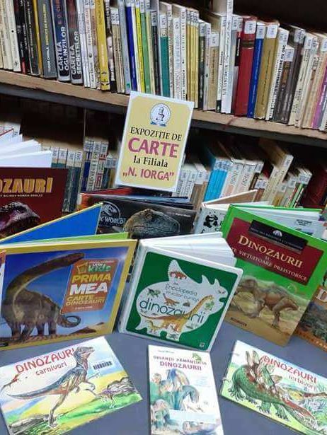 „Pe urmele dinozaurilor” – expoziţie de carte la Filiala Iorga