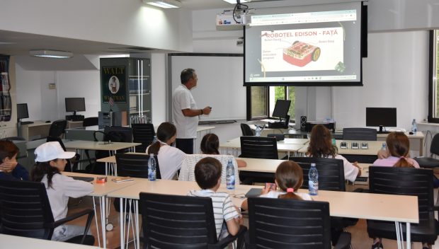 atelier-steam-scoala-merito-edison-american-corner-2024