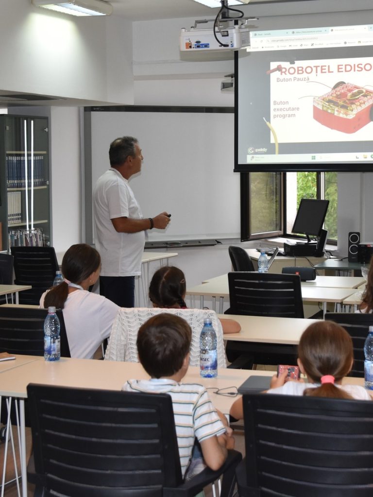 atelier-steam-scoala-merito-edison-american-corner-2024