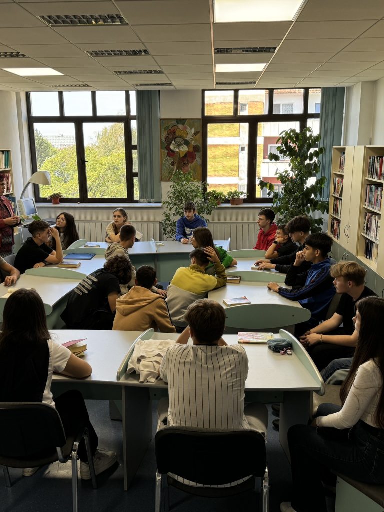 elevi-baritiu-vizita-biblioteca-septembrie-2024