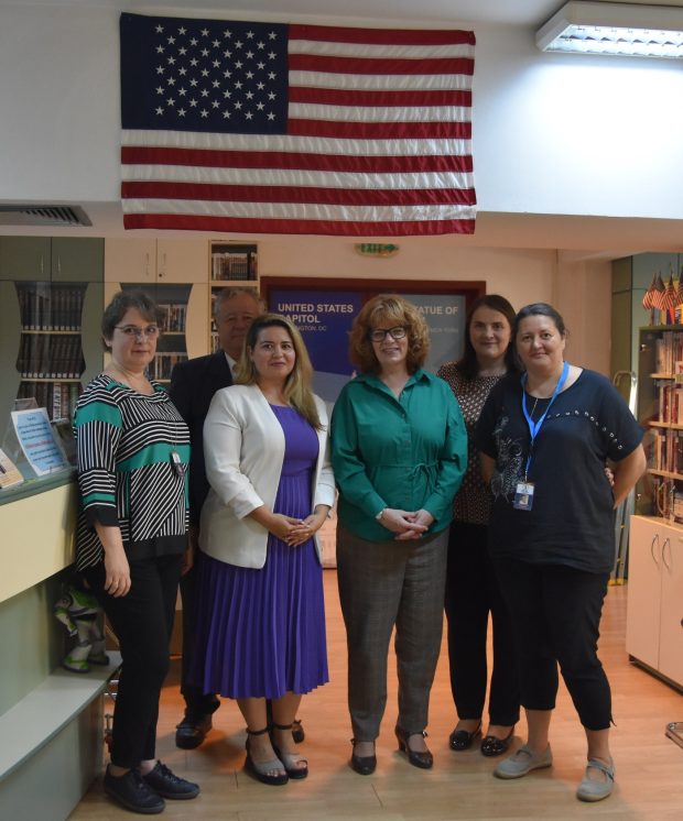 violeta-talandis-american-corner-baia-mare