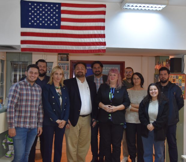 Peter-H-Brown-Ambasada-SUA-Isabella-Alexandrescu-american-corner-baia-mare