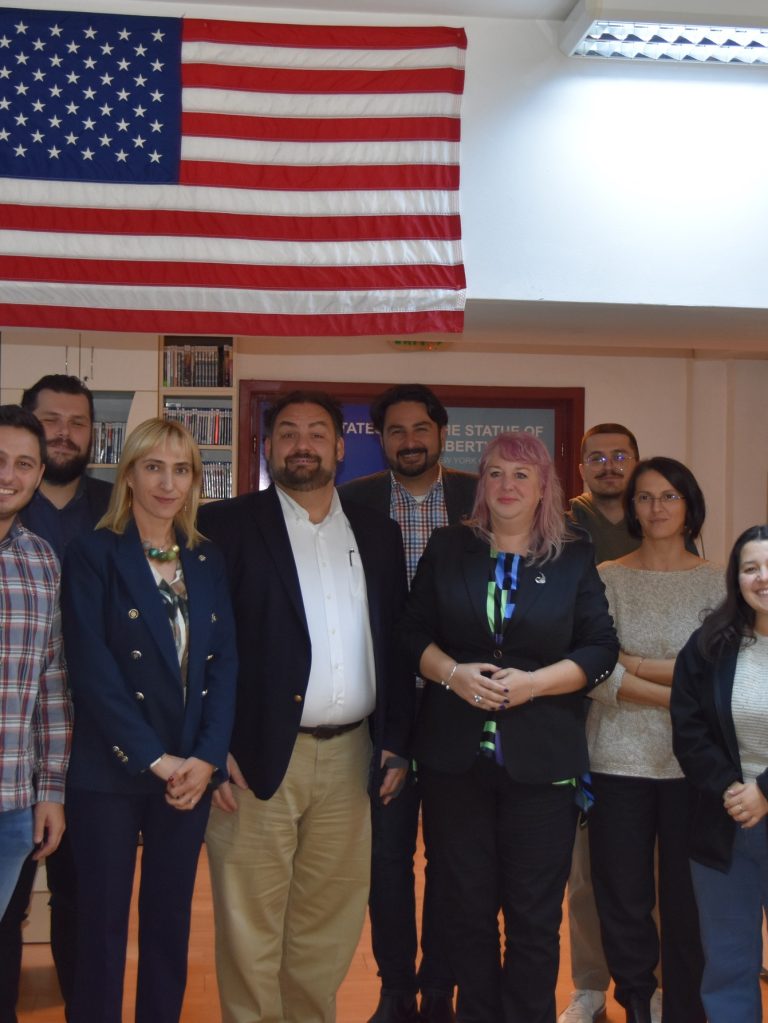 Peter-H-Brown-Ambasada-SUA-Isabella-Alexandrescu-american-corner-baia-mare