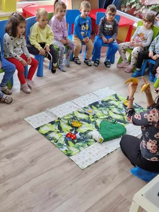 covorul-povestitor-bentipami-omida-mancacioasa-2024