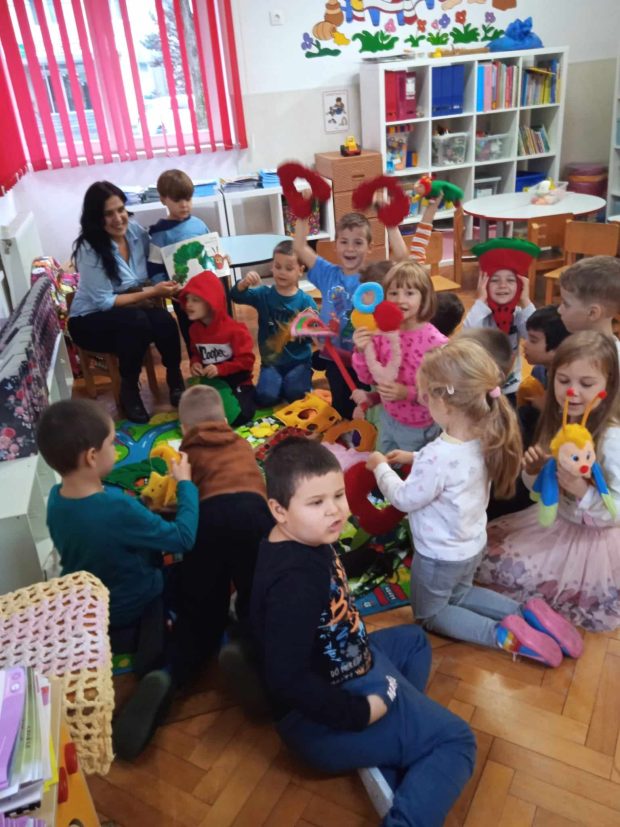 covorul-povestitor-omida-mancacioasa