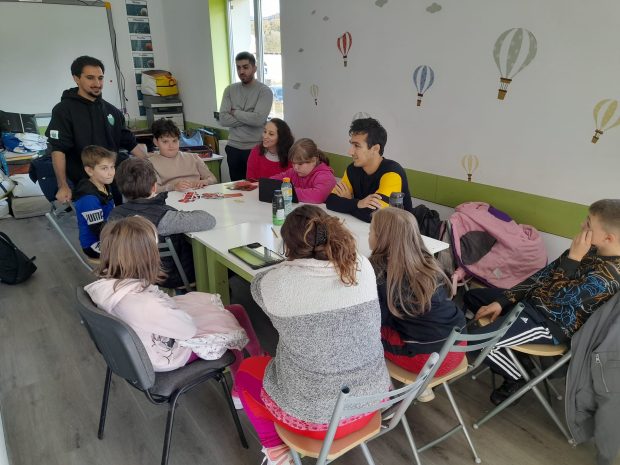 filiala-firiza-voluntari-joc-copii