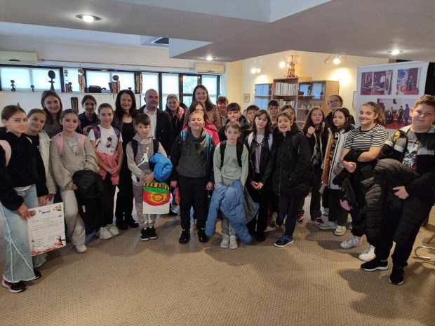 natura-textele-literare-vasile-lucaciu-elevi