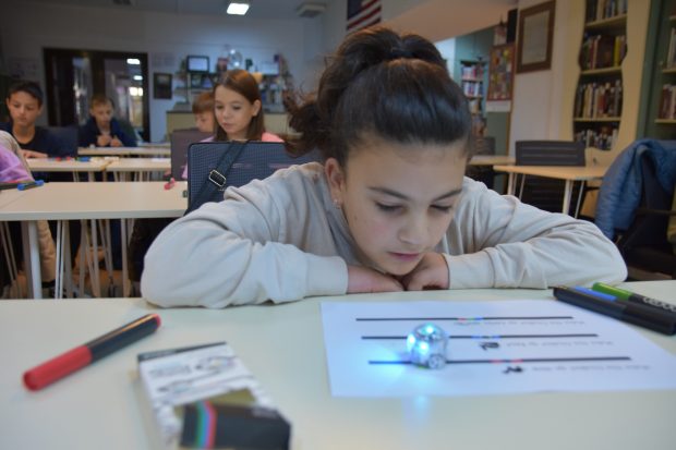 ozobot-scoala-caragiale-american-corner